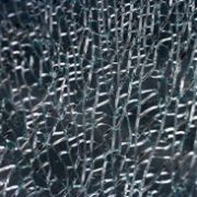 Spontaneous glass breakage in tempered glass