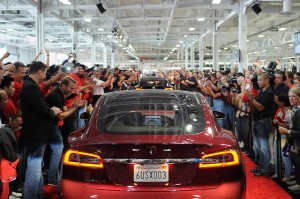 Tesla S Gets A Glass Roof 