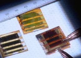 Toronto scientists print up glass solar cells